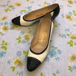 Vintage Salvatore Ferragamo spectator heels 9AA